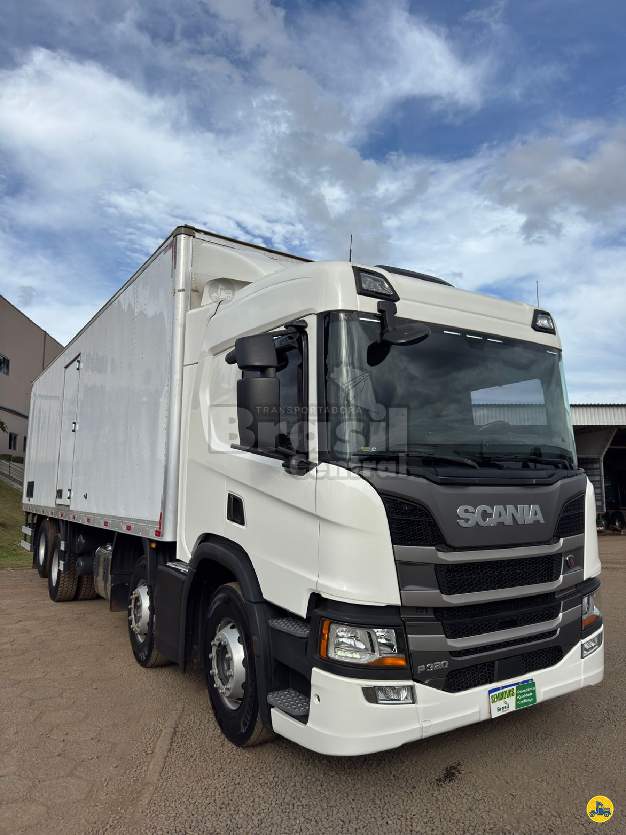 CAMINHAO SCANIA SCANIA P320 Baú Furgão BiTruck 8x2 Brasil Central RIO VERDE GOIAS GO